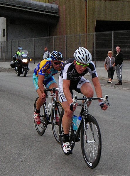 2011-08-05 27 GP Lorient Elite Brenterch n31 et Boudard n7 En tete jusqu a mi course.JPG